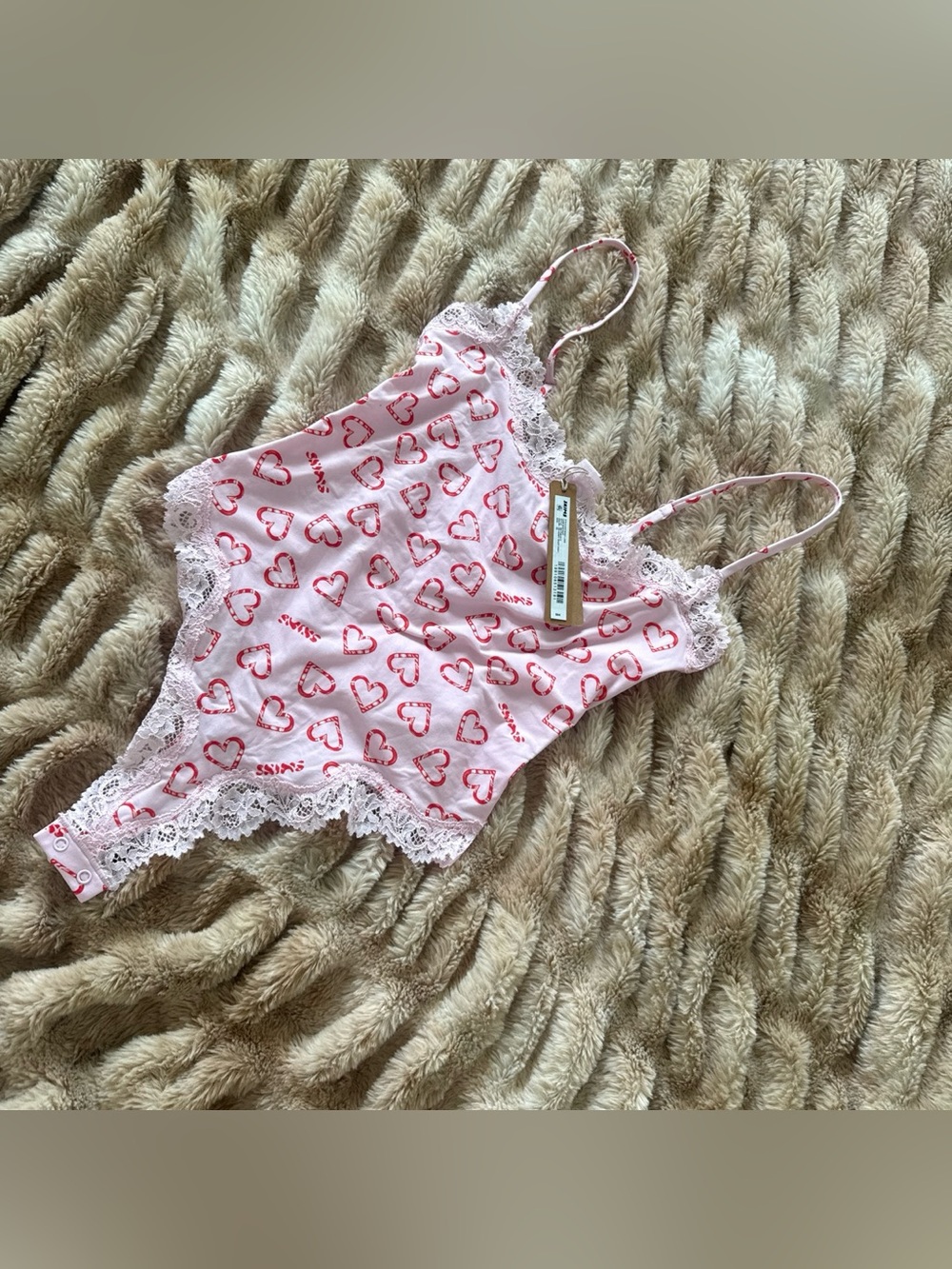 SKIMS Fits Everybody Lace Cami Bodysuit - Candy Heart Print